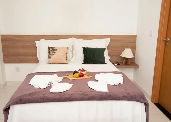 Charmoso Estudio Em Muro Alto Com Vista Para Piscina